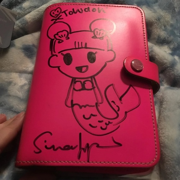 Tokidoki signed Filofax hot pink - Picture 2 of 7